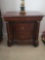 (MBR) DREXEL 2 DRAWER NIGHTSTAND. BRASS TONE DETAILING WITH BRASS TONE KNOBS. MEASURES APPROX 31