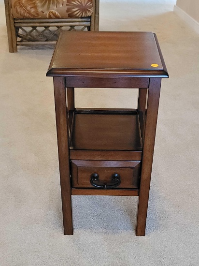 (LR) MODERN DARK STAINED WOOD ONE DRAWER LAMP TABLE WITH AN OPEN DISPLAY CENTER. THE SINGLE DRAWER