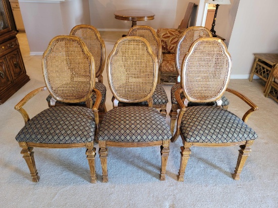 (DR) SET OF (6) BERNHARDT BRAND WALNUT DINING ROOM CHAIRS TO INCLUDE A PAIR OF ARM CHAIRS AND (4)