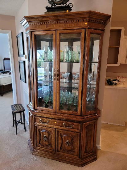 (DR) BERNHARDT FLAIR DIVISION WALNUT GLASS FRONT CHINA CABINET. FEATURES 2 CABINET DOORS THAT OPEN