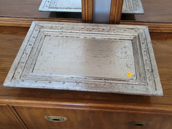 (BR1) CONTEMPORARY SILVER TONED DRESSER TRAY ON ROUND WOODEN FEET. IT MEASURES APPROX. 22-1/2"W X