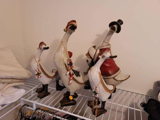 (BR1) LOT INSIDE THE CLOSET TO INCLUDE (5) VARIOUS SIZED HAND CARVED CHRISTMAS DUCK DECORATIONS & A
