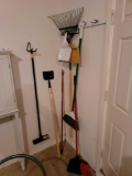 (GAR) 8 PC. TOOL LOT TO INCLUDE (2) BROOMS, (2) DUST PANS, A LEAF RAKE, A SUCTION CUP ON AN