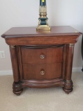 (MBR) DREXEL 2 DRAWER NIGHTSTAND. BRASS TONE DETAILING WITH BRASS TONE KNOBS. MEASURES APPROX 31