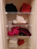 (HBATH) CLOSET LOT FULL OF MISC. BATH TOWELS, WHITE PILLOW CASES, SHEETS, PLACE MATS, & TRAVEL BAGS.