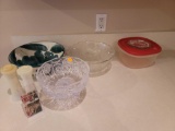 (KIT) LOT OF ITEMS ON COUNTERTOP. INCLUDES: CLEAR PLASTIC FOOD STORAGE CONTAINER WITH RED TOP, GLASS