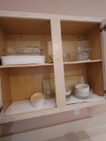 (KIT) LOT OF ASSORTED KITCHENWARE IN CABINET. INCLUDES: WHITE CERAMIC SOUFFLE STYLE DISHES, SALAD