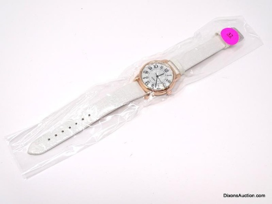 BRAND NEW ROSE GOLD TONE & WHITE QUARTZ WRIST WATCH WITH A MOTHER OF PEARL STYLE FACE & BOLD BLACK