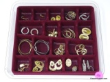 TRAY LOT OF APPROX. 18 PAIRS OF DECORATIVE COSTUME JEWELRY EARRINGS. ALL IN A HARD PLASTIC TRAY.