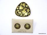 LOT TO INCLUDE AN ORIENTAL BLACK SIAM STYLE BROOCH WITH INCRUSTED ORO 24K YELLOW GOLD. COMES WITH A