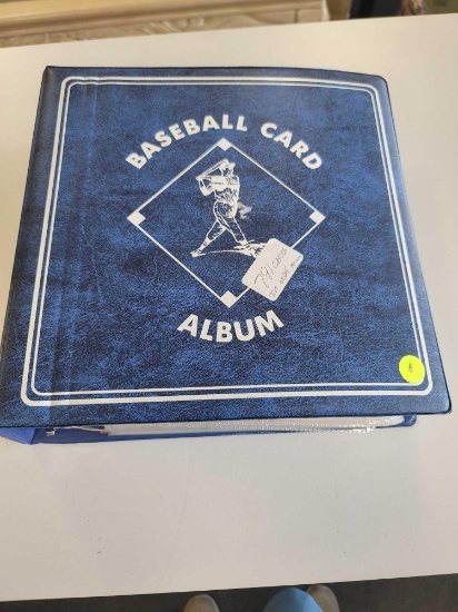 BLUE BINDER FULL OF ASSORTED BASEBALL CARDS. 791 CARDS. INCLUDES PLAYERS SUCH AS: CRAIG LEFFERTS,