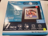 PANDIGITAL 7 INCH DIGITAL PHOTO FRAME. WI-FI & BLUETOOTH COMPATIBLE. INTERCHANGEABLE MATS, 1GB