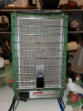 COLEMAN ADJUSTABLE 2000-5000 BTU PROPANE HEATER, GREEN, IN GOOD CONDITION.