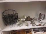 SHELF LOT OF ASSORTED ITEMS TO INCLUDE: BROWN WIRE HANGING PLANTERS, A TINNED CHOPRITE 10 MEAT