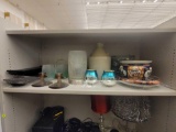 SHELF LOT OF ASSORTED DECOR ITEMS. INCLUDES: FROSTED TEAL DRINKING GLASSES, A CROCK, 2 SMALL BLACK