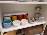 SHELF LOT TO INCLUDE 3 DOG FOOD/WATER BOWLS, 2 ROYAL NORFOLK BLUE BOWLS, 3 PC. GRADUATED GLASS