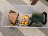 TUB LOT TO INCLUDE A POOH & FRIENDS WINNIE THE POOH & TIGGER TABLE LAMP WITH SHADE, VINTAGE GREEN