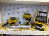 SHELF LOT OF ASSORTED WORK LIGHTS TO INCLUDE A CHROME METAL MAG-LITE, TWO CLAMP STYLE CONSTRUCTION