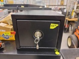 BLACK METAL LOCKING AMMO BOX, COMES WITH 2 KEYS. MEASURES 8-3/4