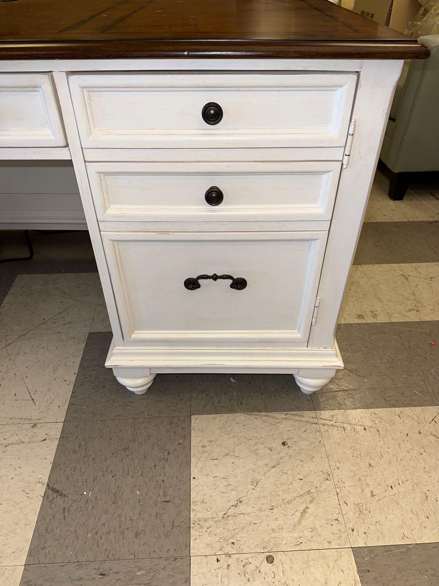 Havertys Furniture Newport Executive Desk Like Proxibid