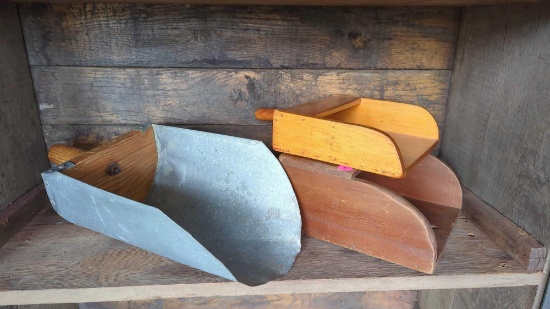 LOT OF THREE GRAIN SCOOPS, TWO ARE WOODEN AND ONE ISETAL AND WOOD MEASURING APPROXIMATELY 15 INCHES