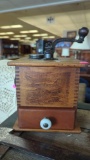 ANTIQUE WOODEN COFFEE GRINDER. MEASURES APPROX 6.5