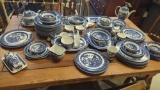 JOHNSON BROTHERS BLUE WILLOW DINNER SET OF APPROXIMATELY 80 PIECES.