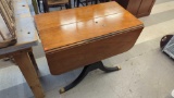 DUNCAN PHYFE DROP LEAF MAHOGANY DINING ROOM TABLE, DISPLAYS SOME MINOR COSMETIC WEAR TO THE TOP,