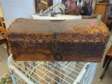 ANTIQUE LEATHER COVERED TRAVEL TRUNK WITH NAIL HEAD TRIM, A METAL KEY HOLE PLATE, & A METAL HANDLE