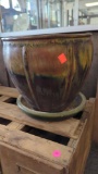 GLAZED TERRACOTTA FLOWER POT AND PLATE, HAIRLINE CRACK IN THE POT, MEASURES APPROX 11 1/4