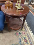 VINTAGE ETHAN ALLEN OLD WORLD TREASURES SOLID MAHOGANY WOOD CANED TWO TIER OVAL SIDE/END ACCENT