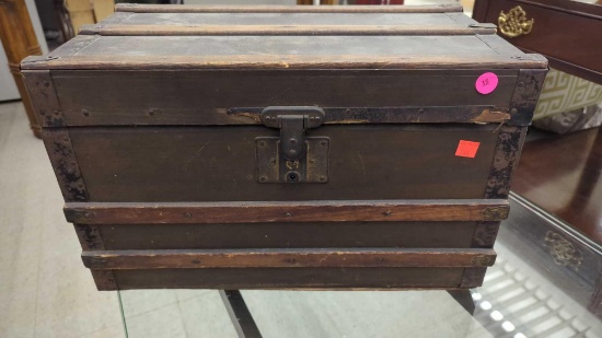 EARLY STYLE WOODEN STEAMER TRUNK MEASURES APPROXIMATELY 18 IN X 10 IN X 12 IN, TRUNK IS MISSING BOTH