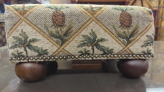 PINEAPPLE FOOT STOOL OTTOMAN FEATURES TAPESTRY FABRIC WITH PINEAPPLE AND PALM TREES DESIGN, MEASURES