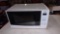 WHIRLPOOL 2.2 CUBIC FEET COUNTERTOP MICROWAVE AND WHITE WITH 1100 WATT AND 120 VOLT. NEW I. THE BOX