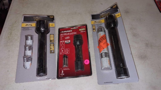 LOT OF 3 ASSORTED FLASHLIGHTS TO INCLUDE, HUSKY 360 LUMEN LED FLASHLIGHT WITH STAINLESS STEEL CORE