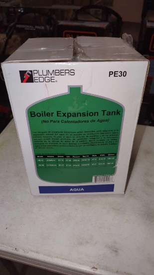 PLUMBERS EDGE BOILER EXPANSION TANK AGUA, IN THE ORIGINAL BOX, RETAIL PRICE VALUE $42.00.