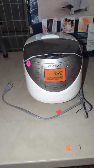 CUCKOO RICE COOKER, WITH SCOOP AND CUP, CR-0632F, OUT OF BOX NEW.