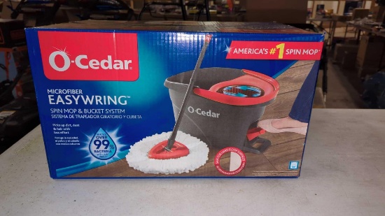 O CEDAR MICROFIBER EASY WRING SPIN MOP AND BUCKET SYSTEM IN THE ORIGINAL BOX RETAIL PRICE VALUE