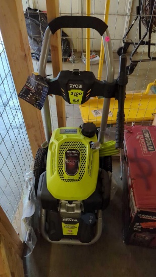 3300 PSI HONDA GAS PRESSURE WASHER, RETAIL PRICE VALUE $450.00.