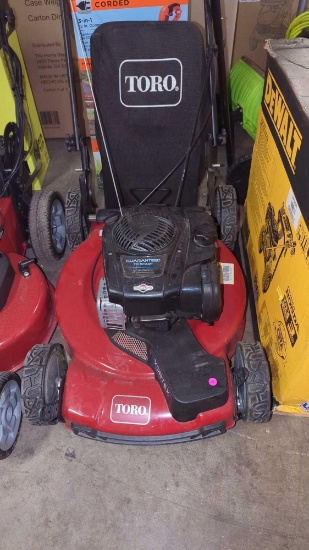 TORO BRIGGS AND STRATTON GUARANTEED TO START 150CC SELF PROPELLED GAS WALK BEHIND LAWN MOWER, NO BOX