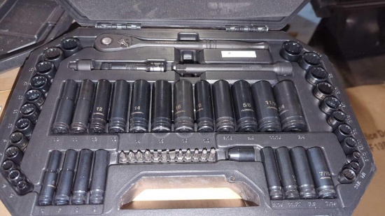 HUSKY 60 PIECE MECHANICS TOOL SET WITH 100 POSITION RATCHET 1/4 INCH AND 3/8 IN CH DRIVE
