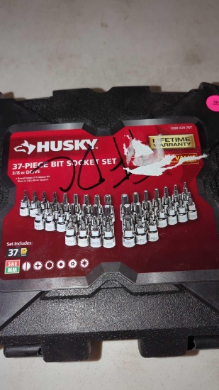 HUSKY 37 PIECE BIT SOCKET SET 3/8 INCH DRIVE IN A CARRYING CASE, IT LOOKS TO MISSING ONE T25, RETAIL