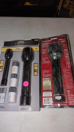 LOY OF 2 DIFFERENT STYLE HANDHELD FLASHLIGHTS ONE IS A HUSKY 1000 LUMEN LED ALUMINUM FLASHLIGHT AND