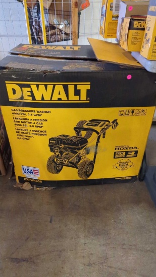 DEWALT GAS COLD WATER 3600 PSI 2.5 GPM PRESSURE WASHER IN YHE ORIGINAL BOX RETAIL PRICE VALUE