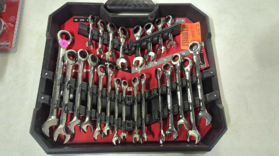 HUSKY SAE AND METRIC RATCHET SET 24 PIECES, SET IS MISSING ONE RETAIL PRICE VALUE $90.00