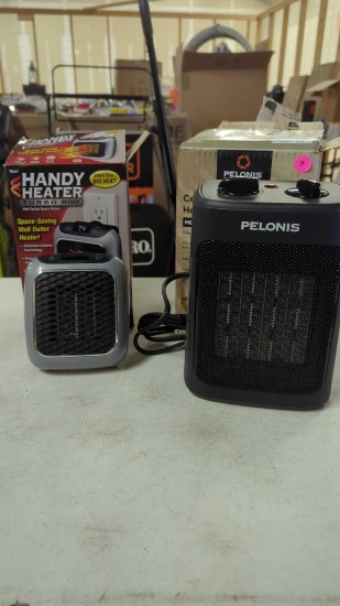 LOT OF 2 HEATERS TO INCLUDE A PELONIS CERAMIC DESK HEATER 3 HEAT 1 FAN TIP OVER AND OVER HEAT