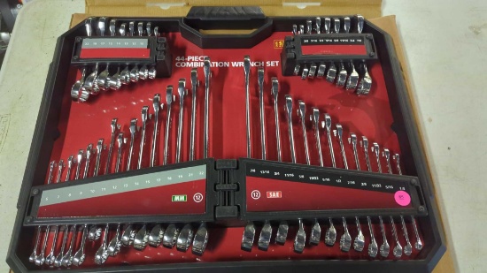 HUSKY 44 PIECE SAE AND METRIC COMBINATION WRENCH SET NEW IN THE PACKAGE RETAIL PRICE VALUE $115.00