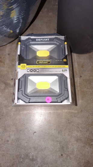 LOT OF 2 DEFIANT 2 PACK RECHARGEABLE MAGNETIC UTILITY LIGHTS WITH POWER BANK, 2000 LUMENS