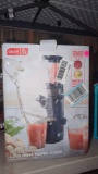 DASH DELUXE COMPACT COLD PRESS POWER JUICER, POWERFUL PERFORMANCE 130 WATTS, IN THE ORIGINAL BOX