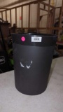 15 L RAD BIN, LOOKS TO BE USED BUT IN GOOD CONDITION RETAIL PRICE VALUE $8.00